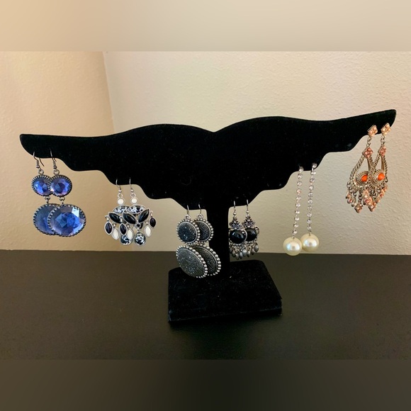 Set of Six Pairs of Elegant Assorted Earrings🩷.No missing rhinestones or beads. - Picture 1 of 7